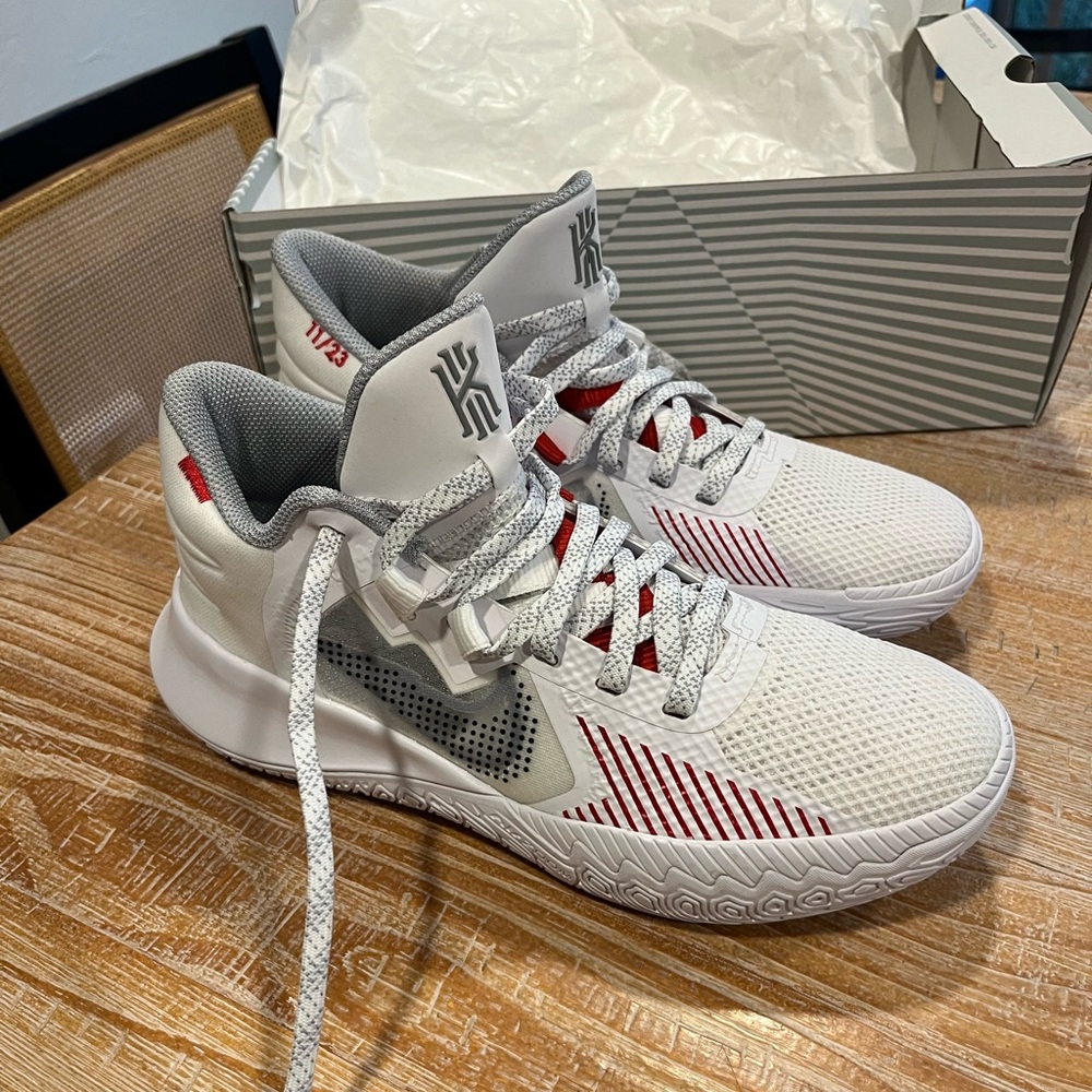 Nike Kyrie Flytrap V 7.5 Womens